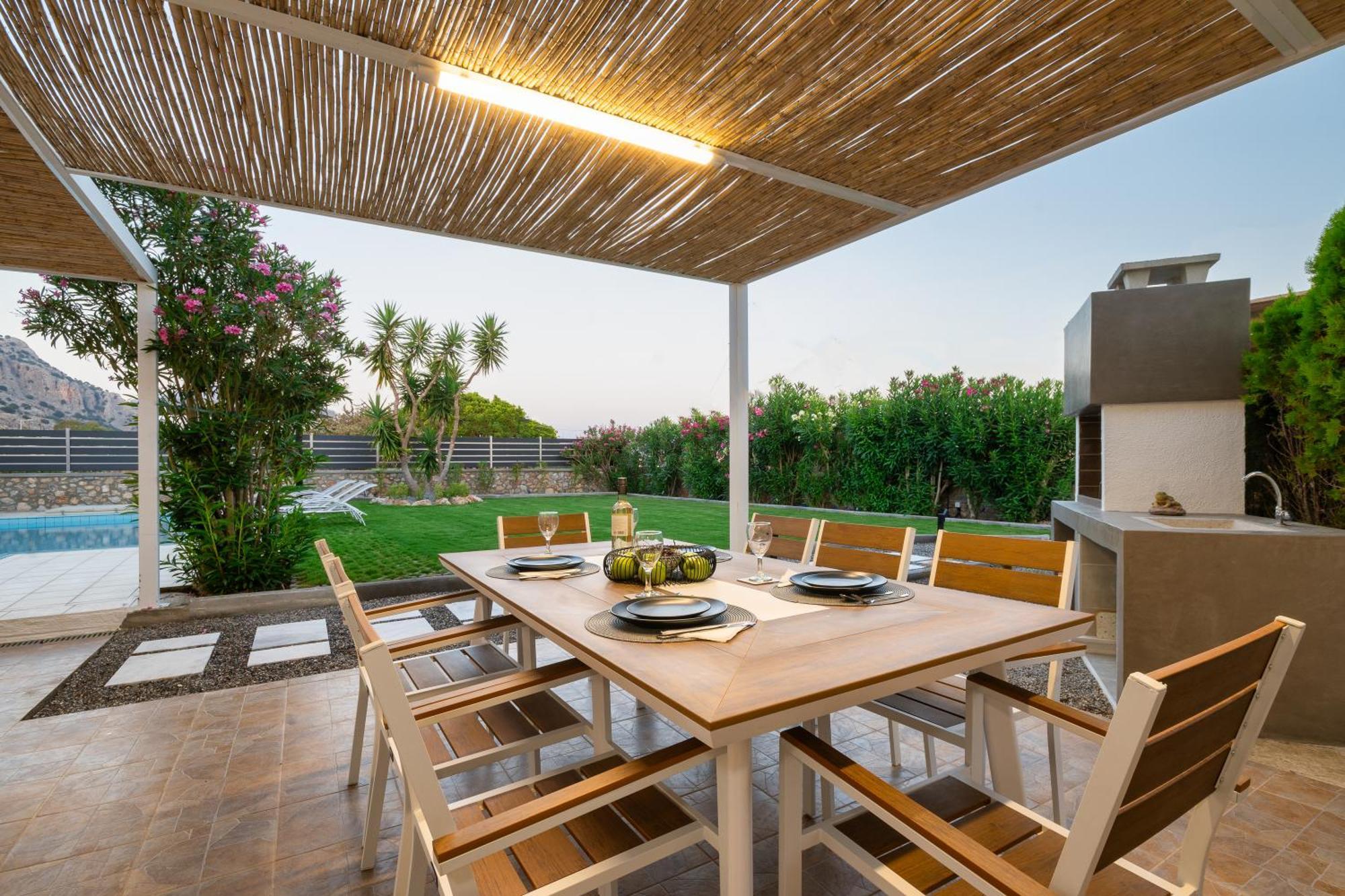 Villa Mariani II - In Lothiarika, Newly Renovated June 2024, Private Pool, Lindos 10 Min, Beach 120M Лардос Екстериор снимка